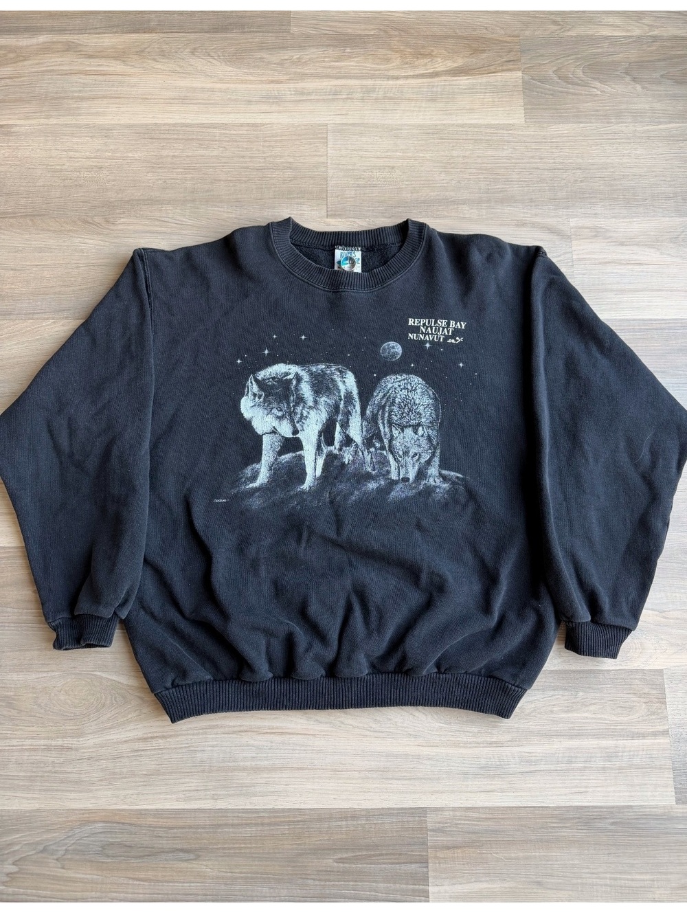 Vintage 90's Wolf Nature Graphic Sweatshirt